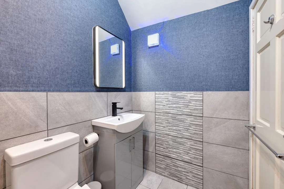 https://mr0.homeflow-assets.co.uk/files/photo/image/47636/6825/_x_/DSC_7654_HDR2-160.jpg