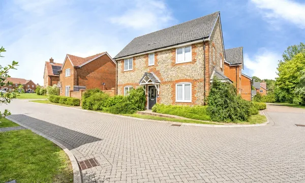 Vespasian Close, Westhampnett, Chiche...