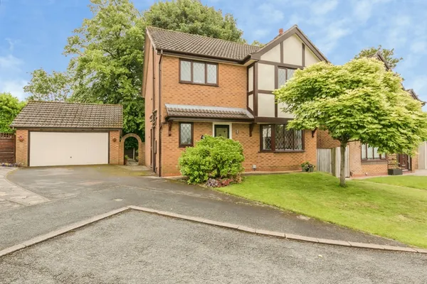 Cheveley Close, MACCLESFIELD, Cheshir...