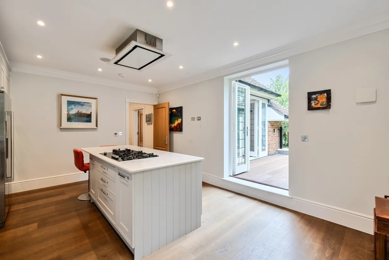 Heath Drive, Tadworth KT20 photo 4