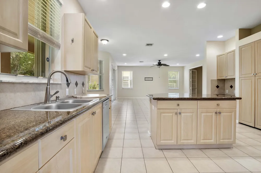 6370 Stonehurst Circle, Lake Worth Beach, FL 33467
