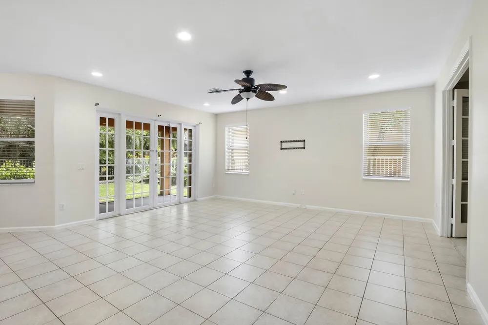 6370 Stonehurst Circle, Lake Worth Beach, FL 33467