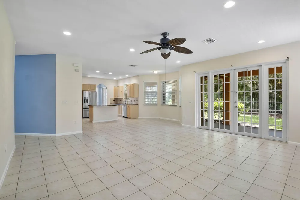 6370 Stonehurst Circle, Lake Worth Beach, FL 33467
