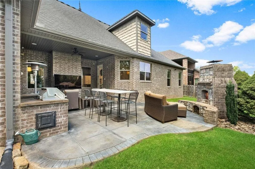 5405 Brighton Rd, Rogers, AR 72758