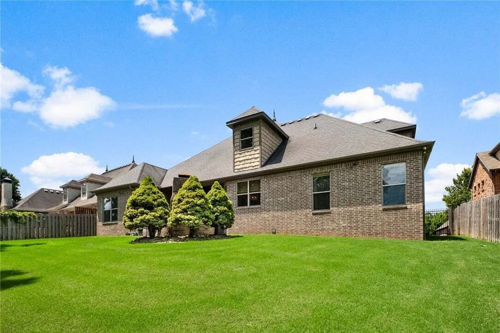 5405 Brighton Rd, Rogers, AR 72758