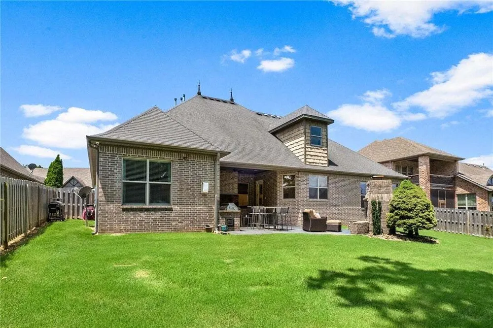 5405 Brighton Rd, Rogers, AR 72758