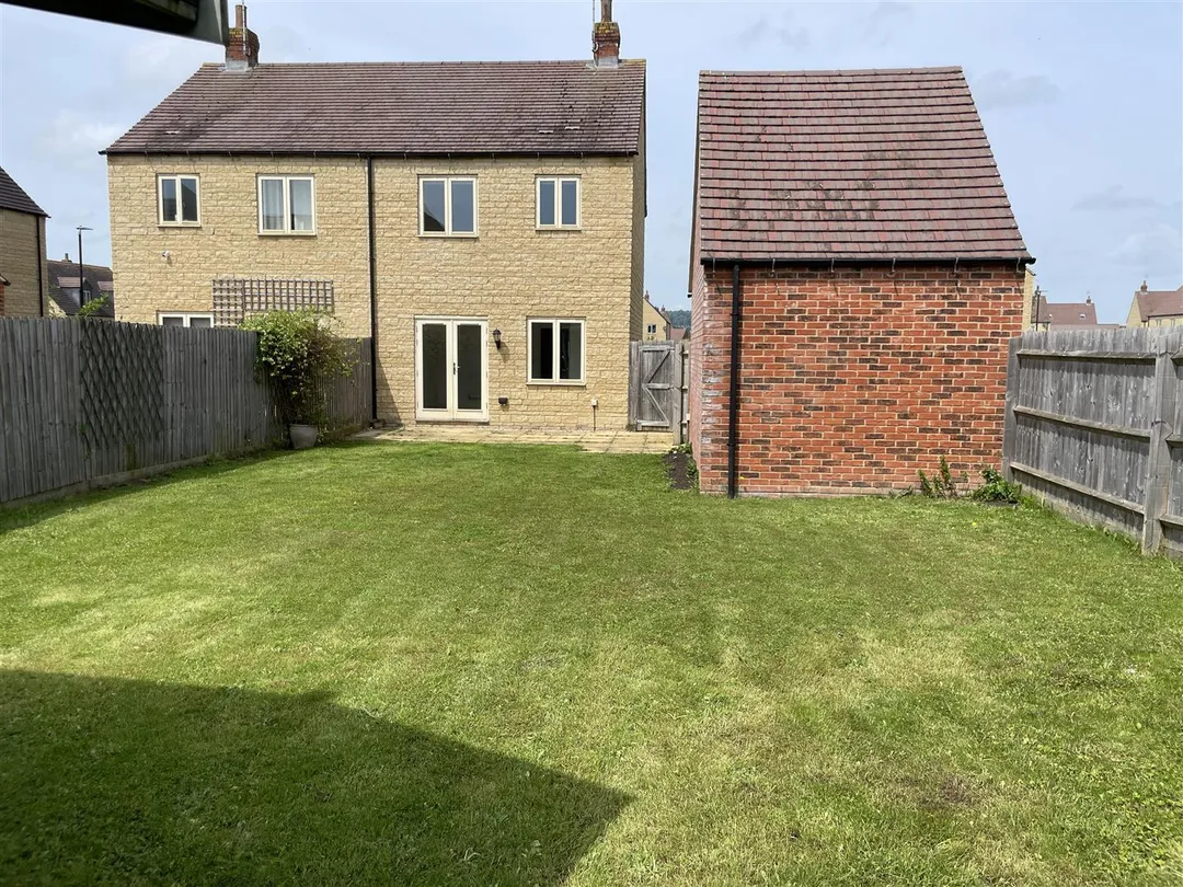 https://mr0.homeflow-assets.co.uk/files/photo/image/47644/5241/_x_/pNNikpQQR0Ghl6eYCfkcmw.jpg