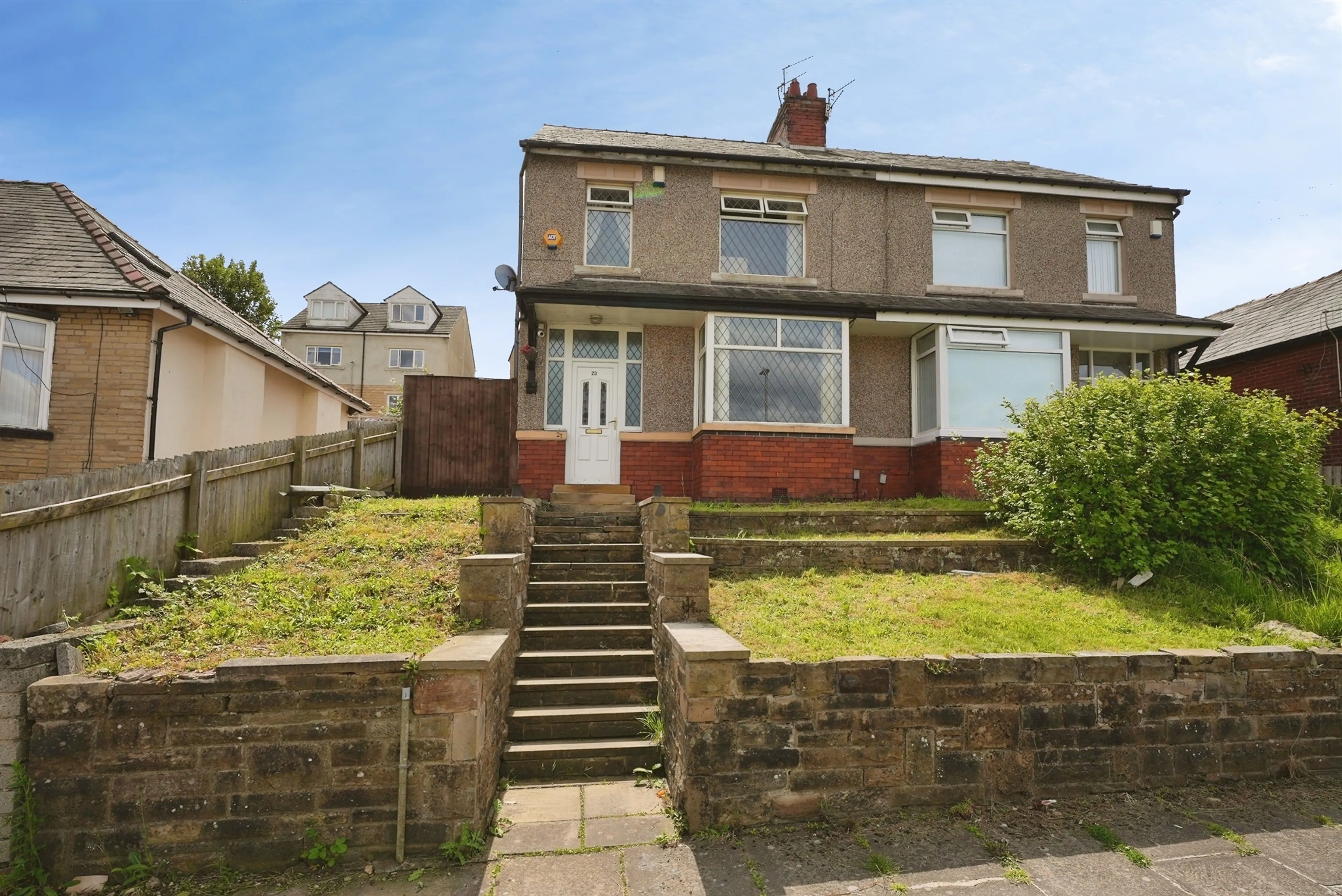 Property at Hollingwood Mount, Bradford