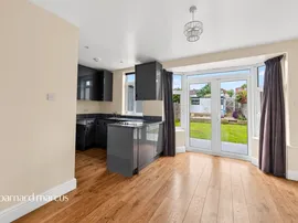 Kingston Avenue, Cheam, Sutton thumb 2