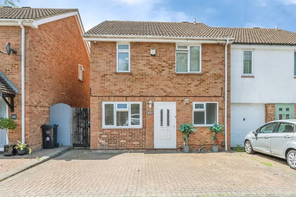 Fraser Close, Laindon, Basildon, Esse...