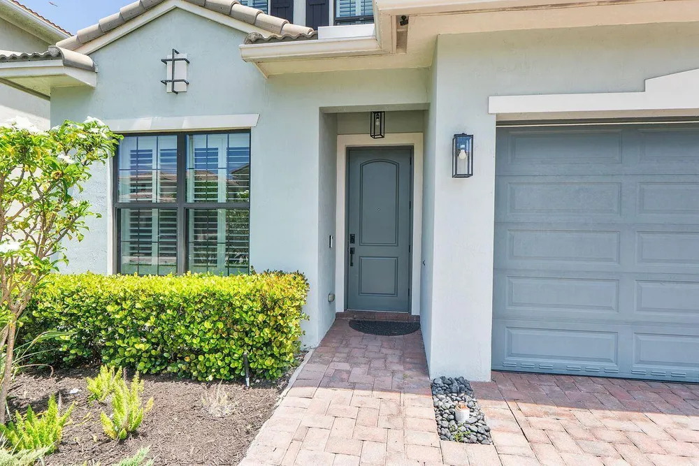 9013 NW 39th St, Coral Springs, FL 33065