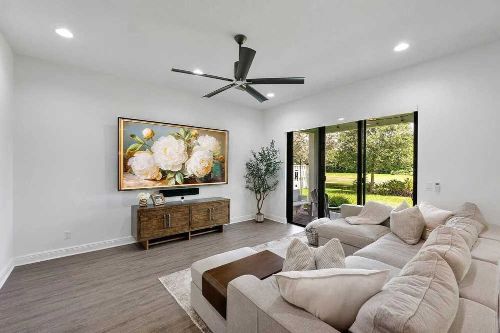 9013 NW 39th St, Coral Springs, FL 33065