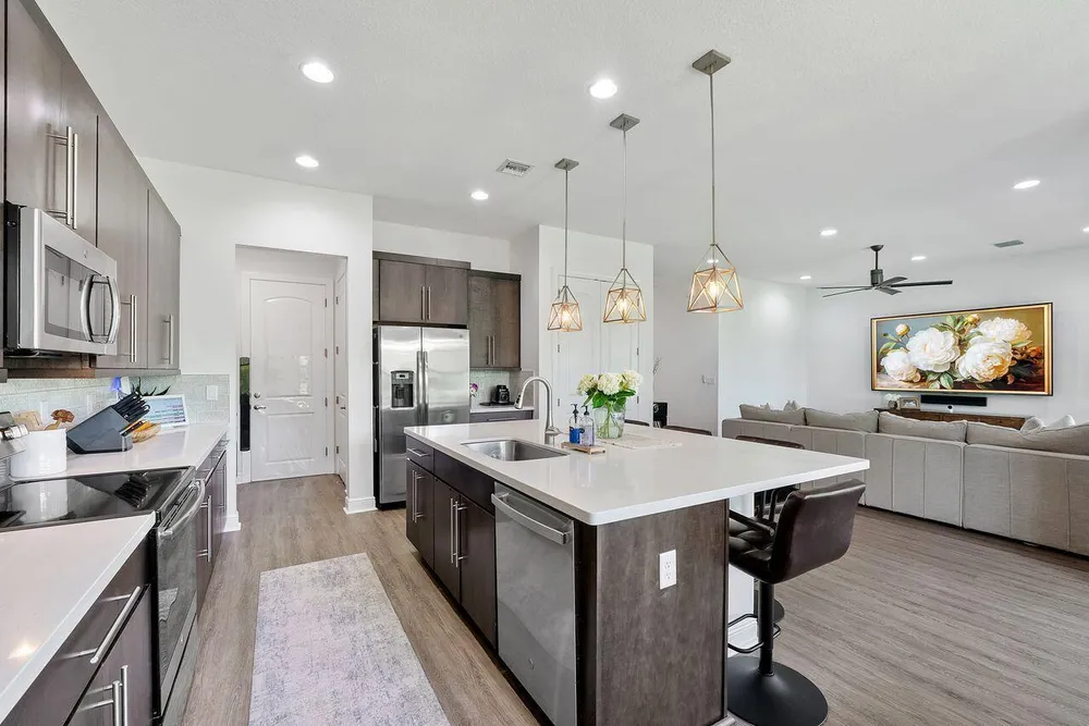 9013 NW 39th St, Coral Springs, FL 33065