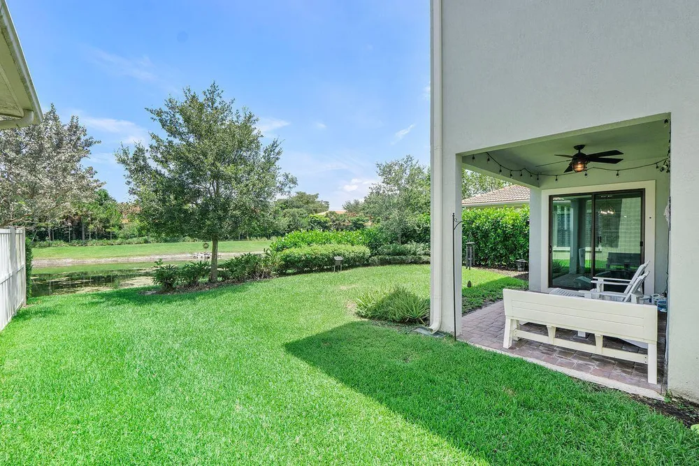 9013 NW 39th St, Coral Springs, FL 33065