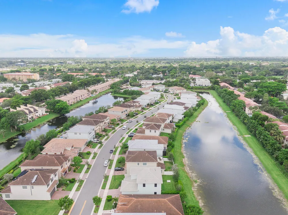 9013 NW 39th St, Coral Springs, FL 33065