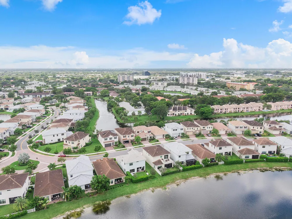 9013 NW 39th St, Coral Springs, FL 33065