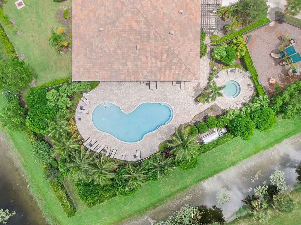 9013 NW 39th St, Coral Springs, FL 33065