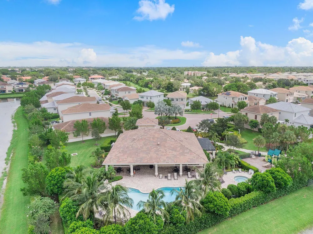 9013 NW 39th St, Coral Springs, FL 33065
