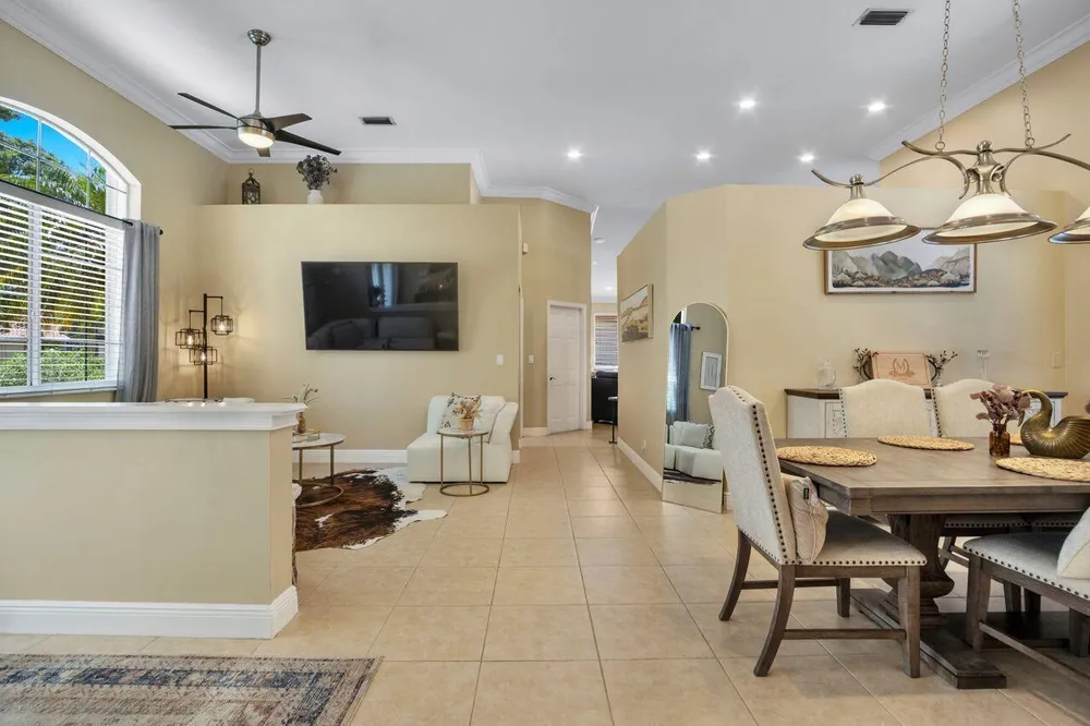 5031 Mallards Ct, Coconut Creek, FL 33073