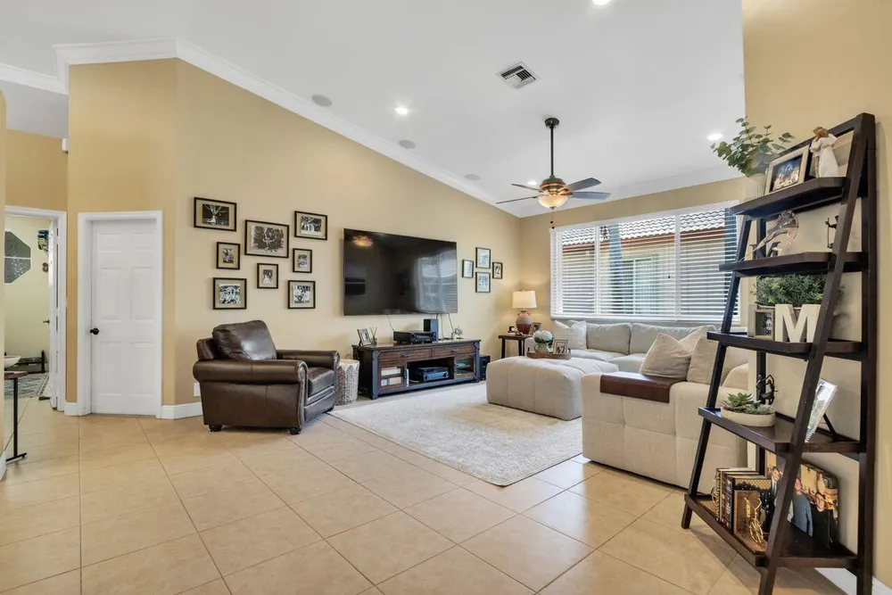 5031 Mallards Ct, Coconut Creek, FL 33073