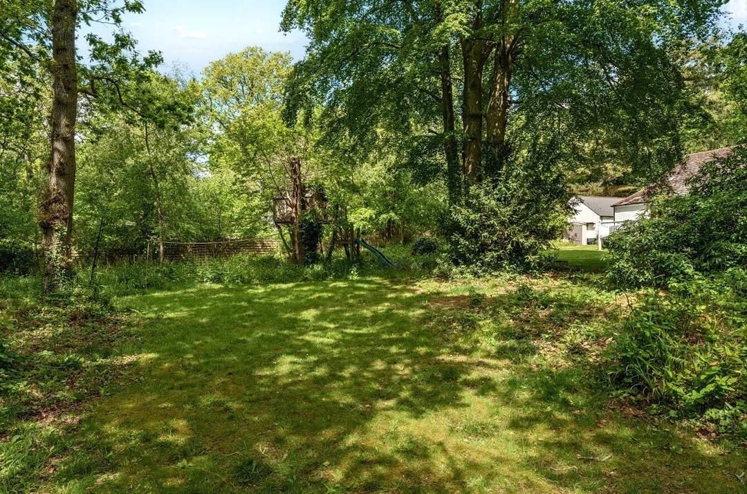 https://mr0.homeflow-assets.co.uk/files/photo/image/47653/9733/_x_/TOP260097_33.jpg