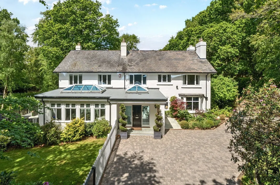 https://mr0.homeflow-assets.co.uk/files/photo/image/47653/9734/_x_/TOP260097_29.jpg