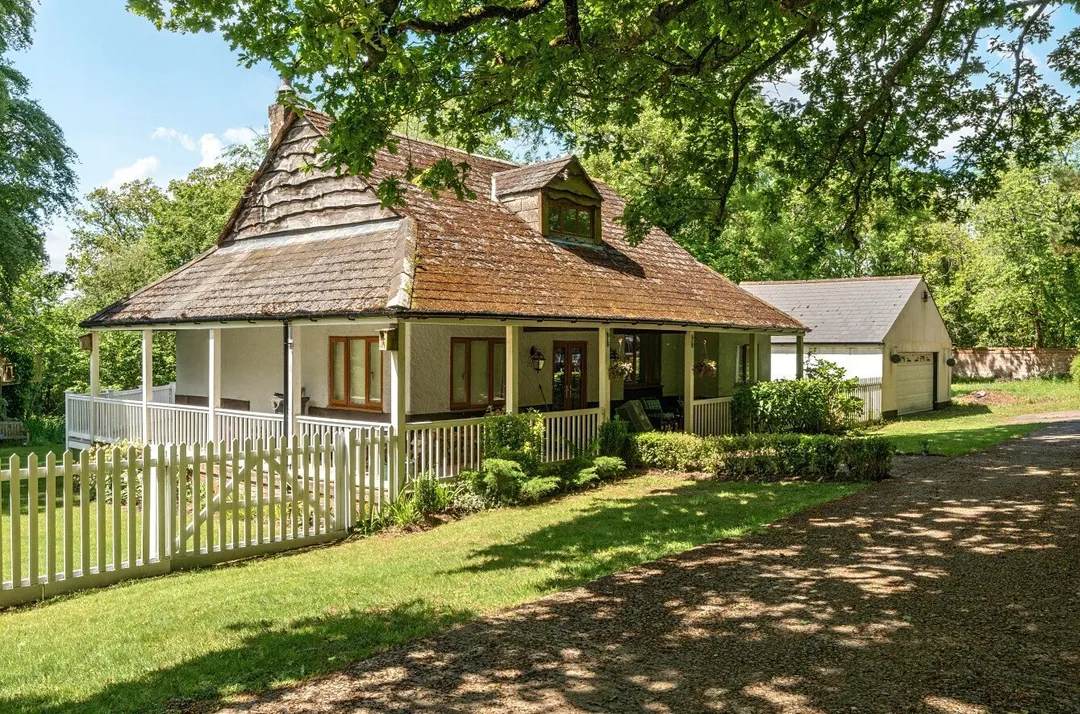 https://mr0.homeflow-assets.co.uk/files/photo/image/47653/9739/_x_/TOP260097_32.jpg