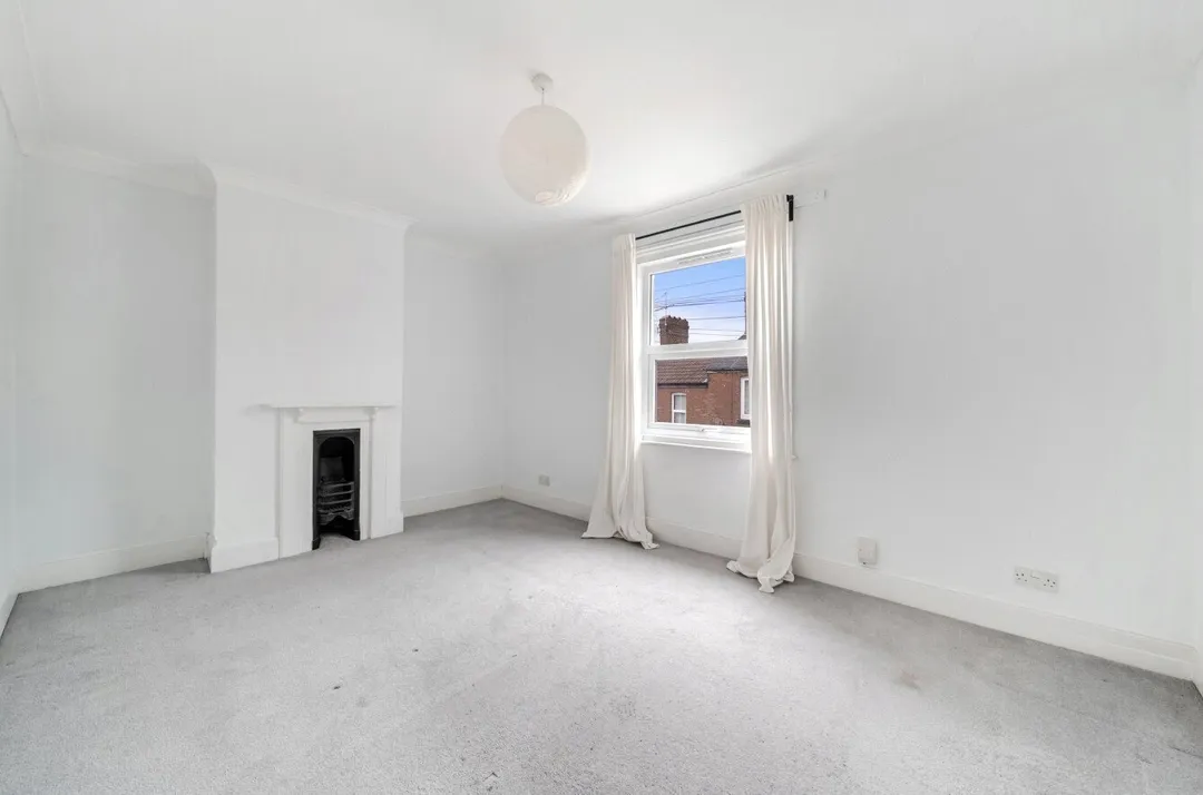 https://mr0.homeflow-assets.co.uk/files/photo/image/47653/9745/_x_/SOU240567_17.jpg