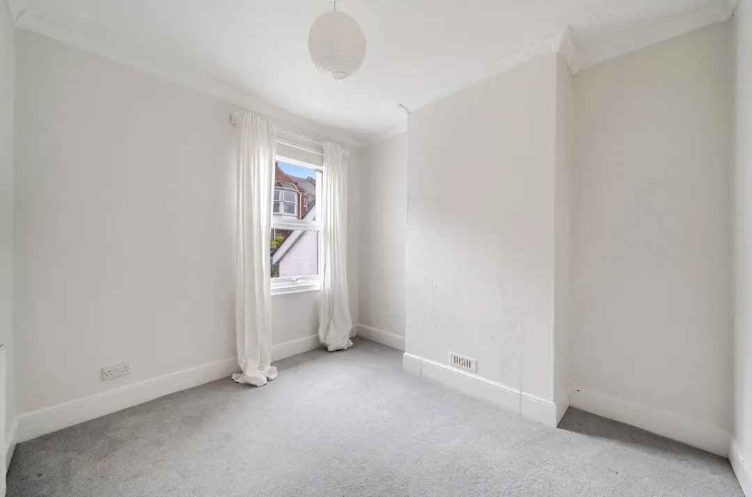 https://mr0.homeflow-assets.co.uk/files/photo/image/47653/9747/_x_/SOU240567_18.jpg