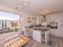 Purkis Road, Waterlooville thumb 3