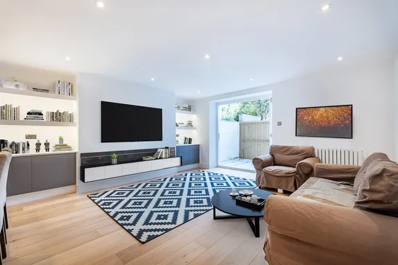 Holland Park Avenue, London, W11