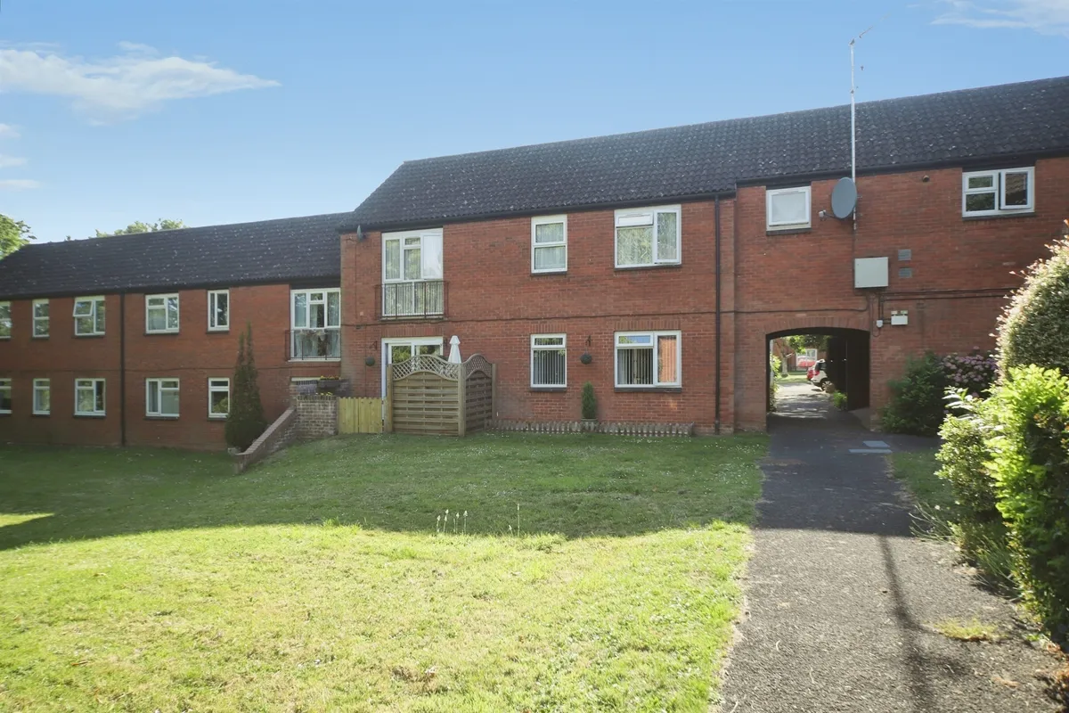 Yarlington Close, Norton Fitzwarren, TAUNTON