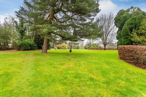 Selsfield Road, West Hoathly, RH19 photo 4