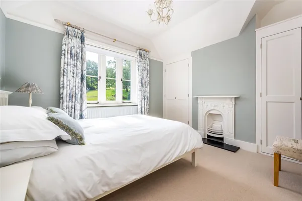 Milton Street, Westcott, RH4 photo 8