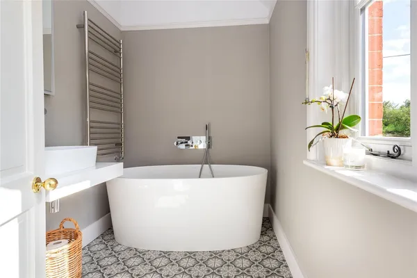 Milton Street, Westcott, RH4 photo 9