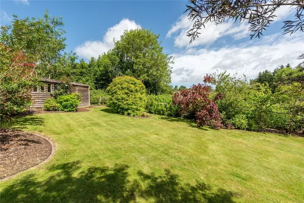 Milton Street, Westcott, RH4 photo 10