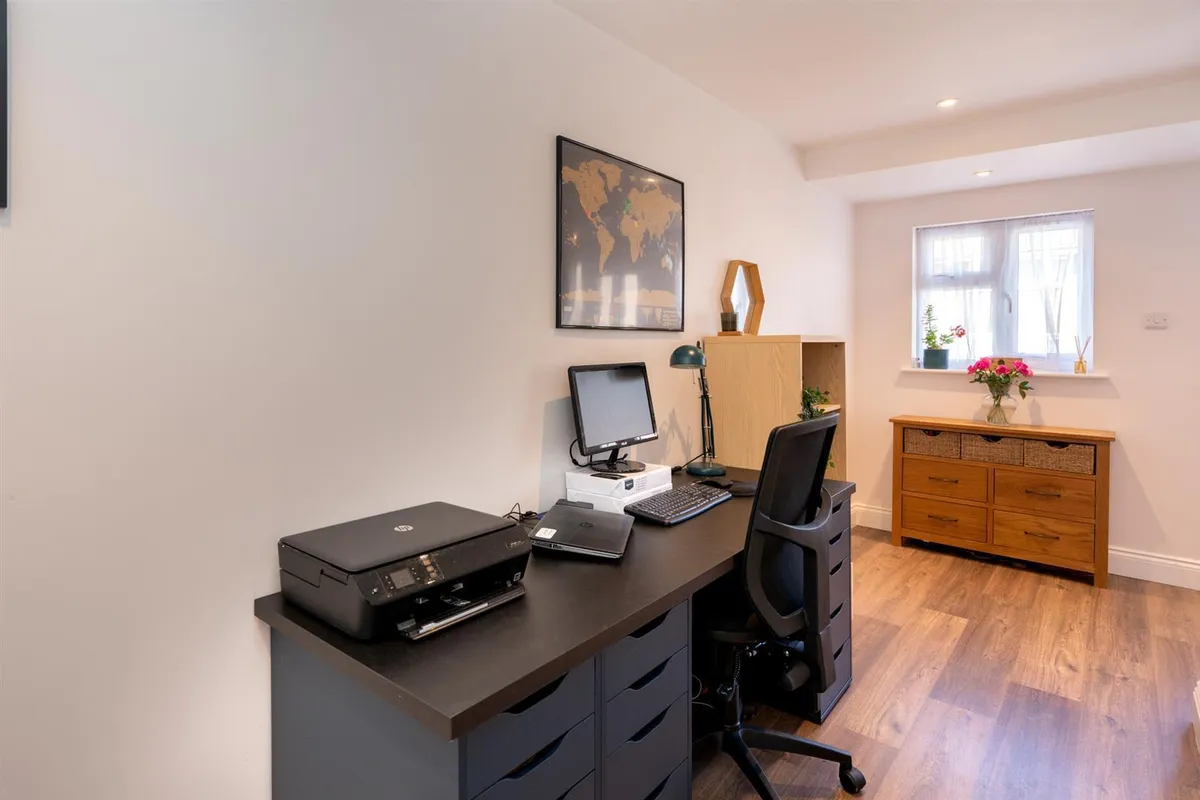 Howards Drive, Gadebridge, Hemel Hempstead, Hertfordshire, HP1 3NW