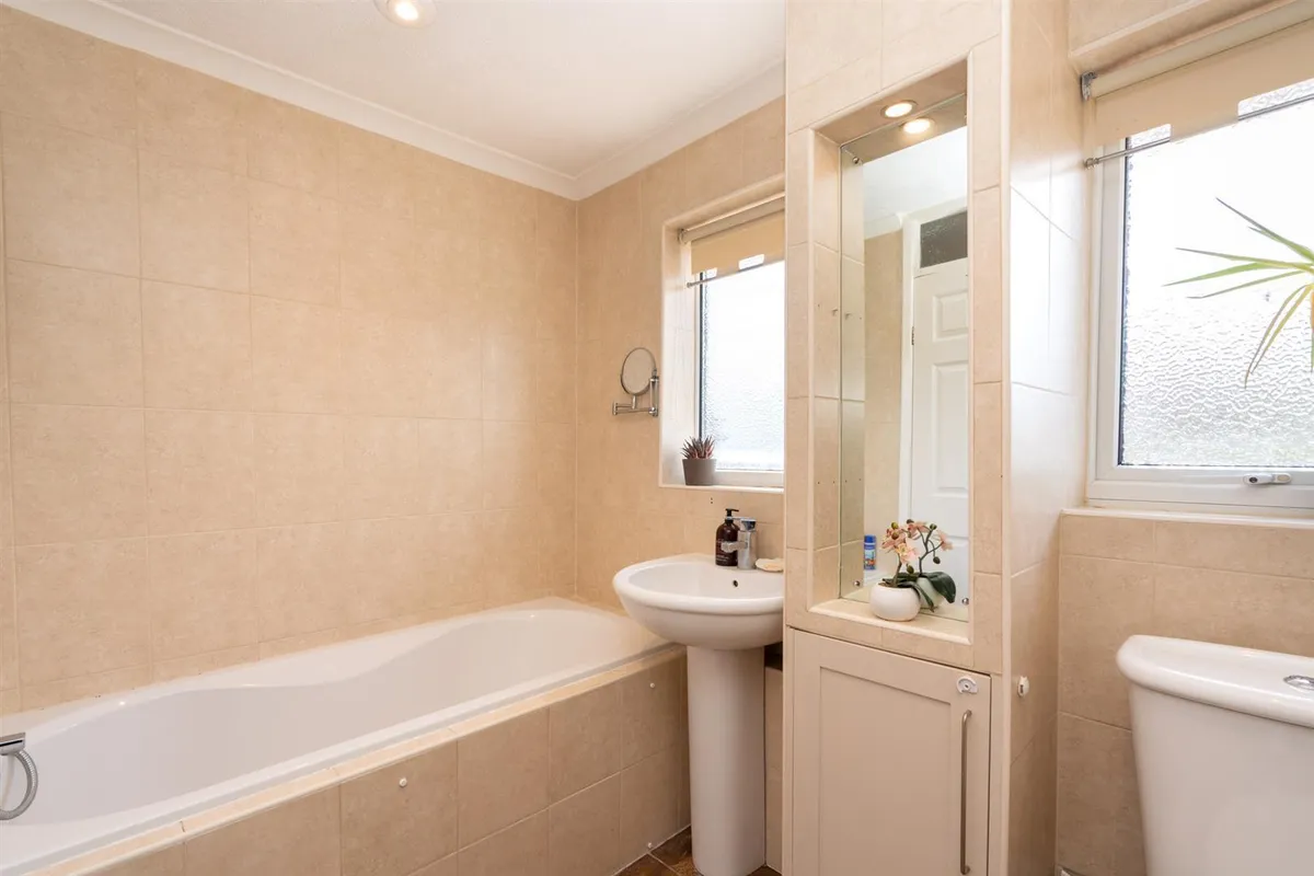 Howards Drive, Gadebridge, Hemel Hempstead, Hertfordshire, HP1 3NW