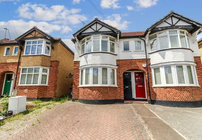 West Drive, Watford, WD25