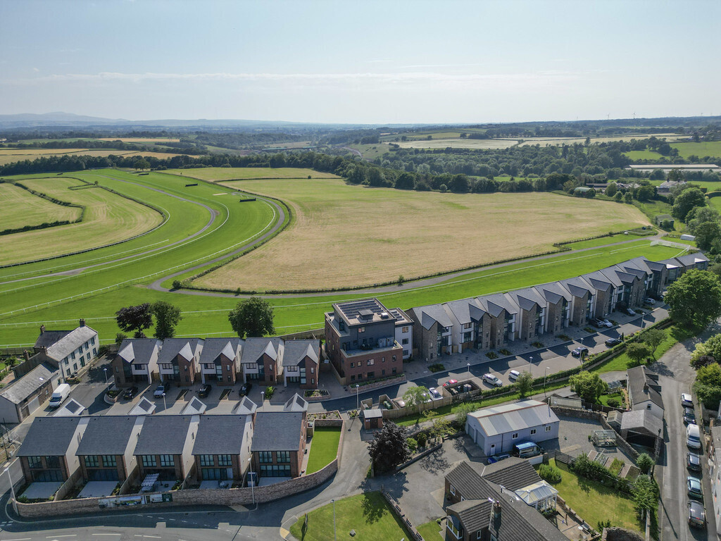 Furlong View, The Paddock Image 13