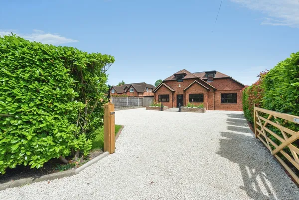 Ten Acre Lane, EGHAM, Surrey, TW20