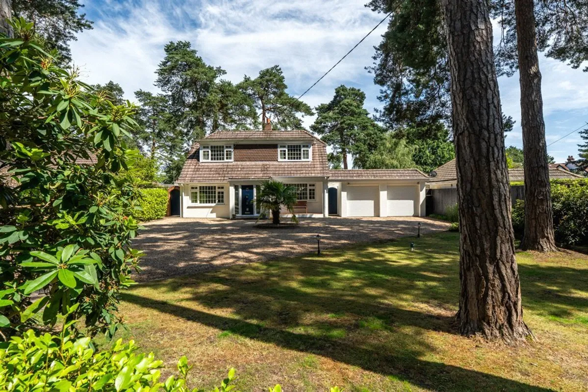 Moorside Road, West Moors, Ferndown, Dorset, BH22