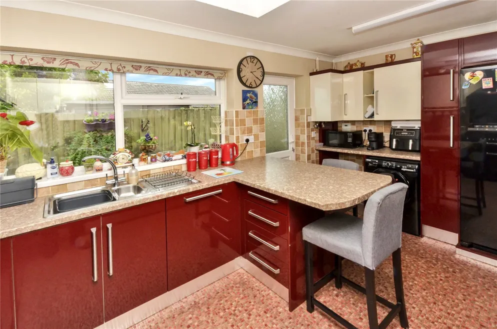 Property carousel item 6