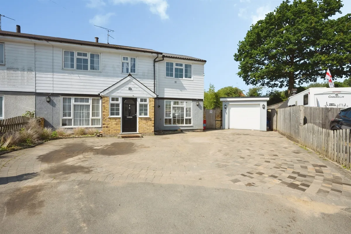 Russell Avenue, Aylesbury