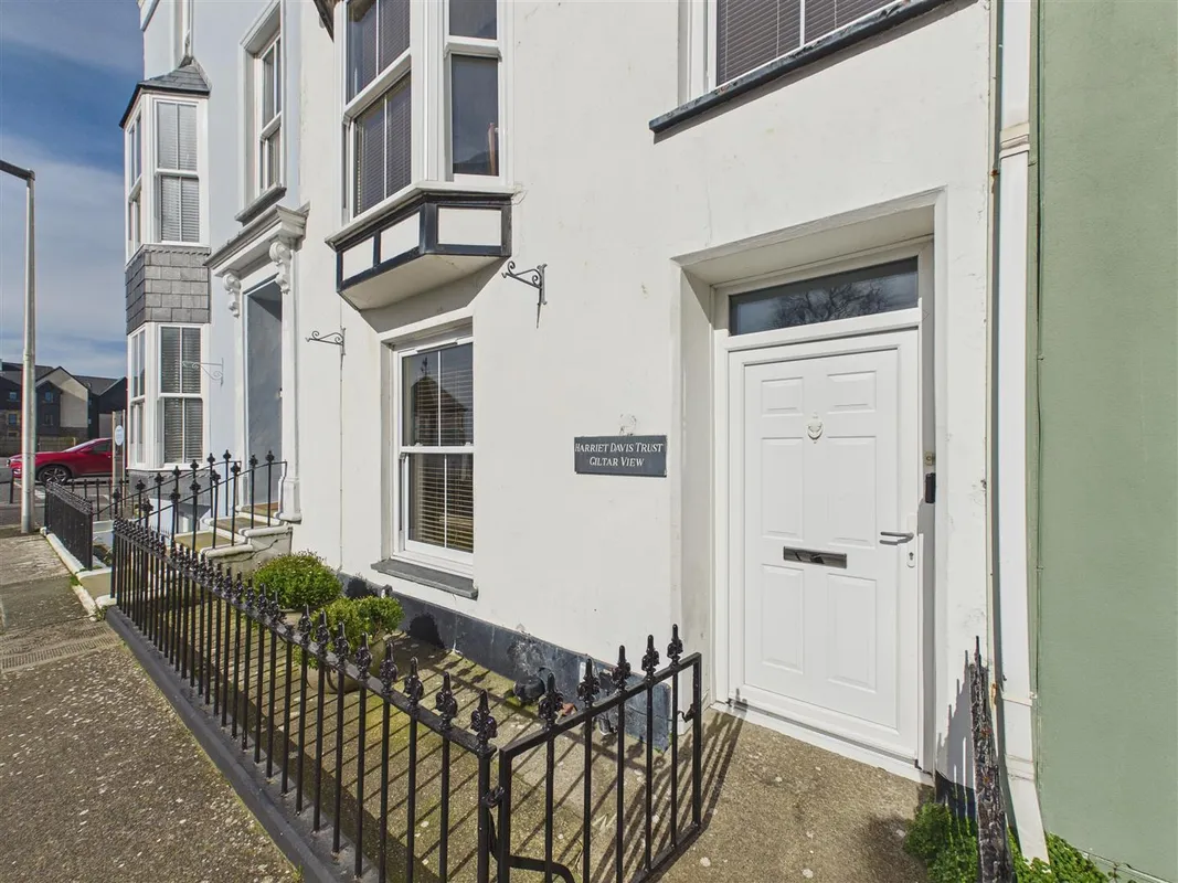 South Cliff Street, Tenby