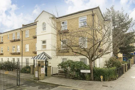 Deerhurst Crescent, Hampton Hill, TW12