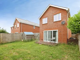 Mynarski Close, Salisbury thumb 3