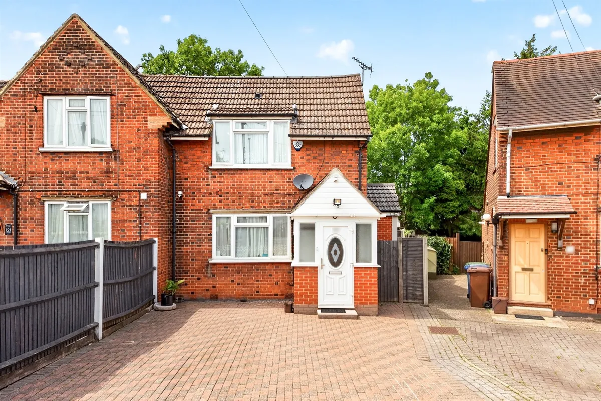 Summers Lane, London