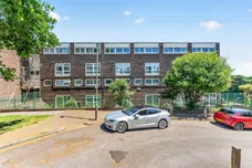 Arnal Crescent, London