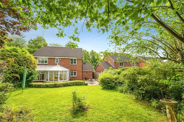 Rowborough Close, Warwick, Warwickshi...